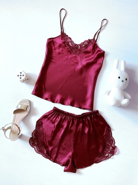 Pijama dama ieftina cu aspect satinat
