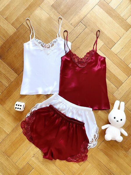 Pijama dama ieftina cu aspect satinat