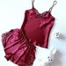 Pijama dama ieftina cu aspect satinat